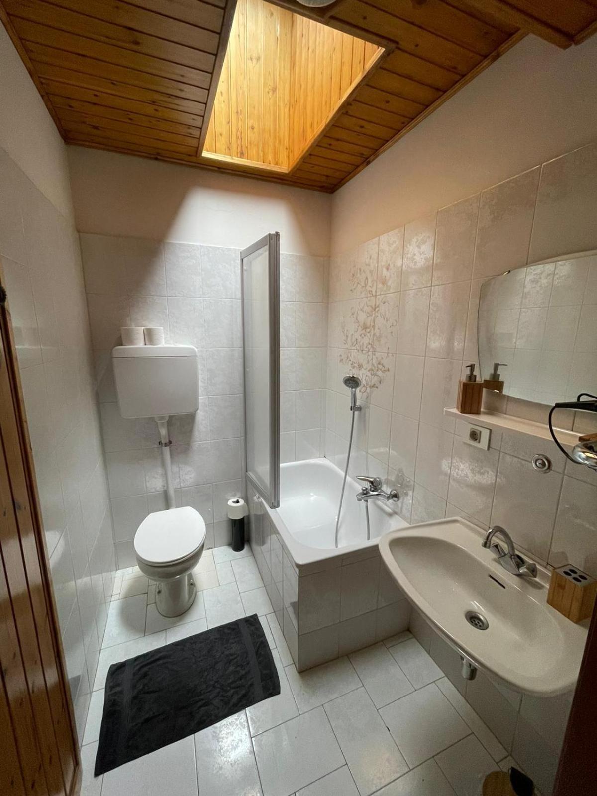 Picchio Rosso - Stanza Privata Con Bagno In Val Di Fassa Hotel Pera Exterior photo